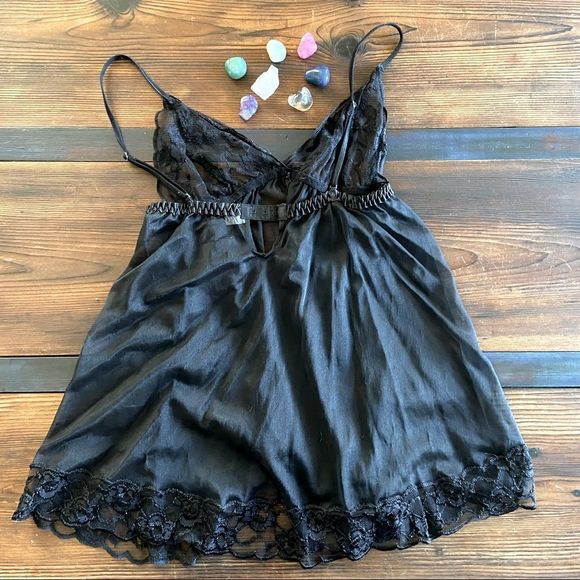 Frederick’s of Hollywood Sheer Sexy Black Nighty - Picture 4 of 9